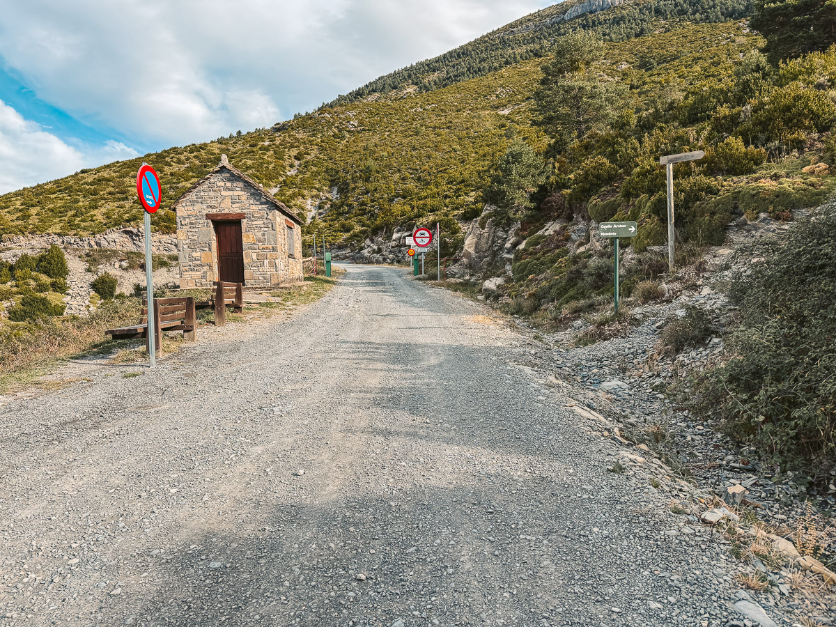 The trailhead to Pico Mondoto