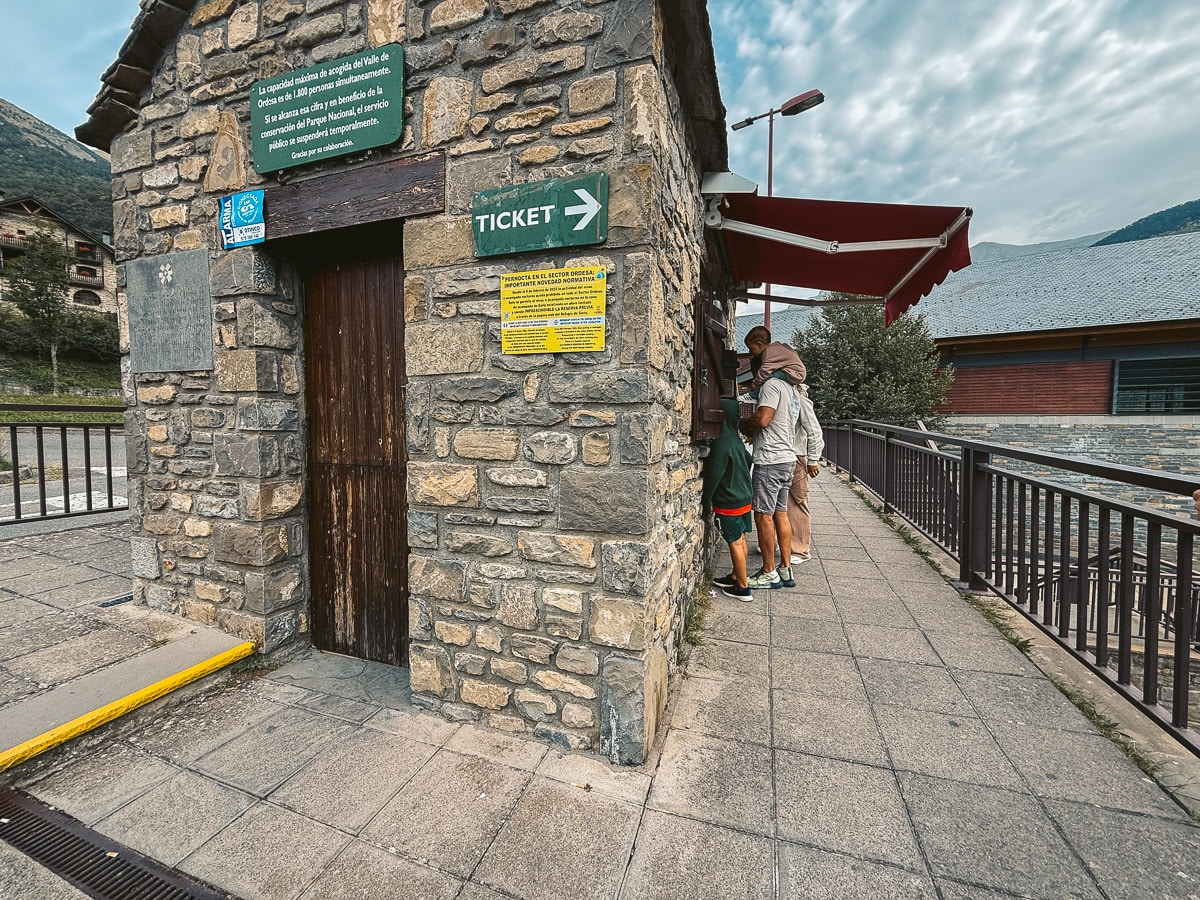Standing in line at the bus ticket booth to buy a ticket for the Ordesa valley. 
