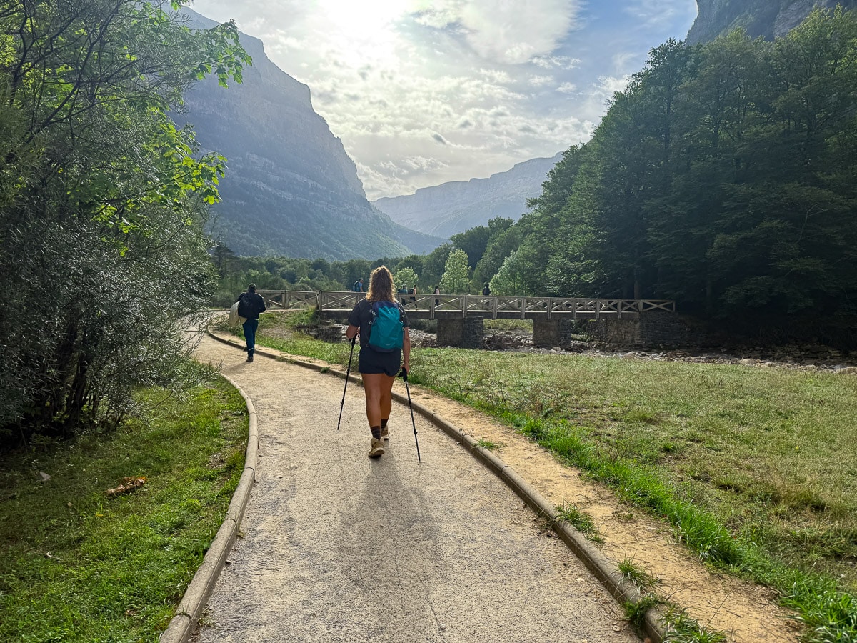 The trailhead to Senda de los Cazadores in the Ordesa valley